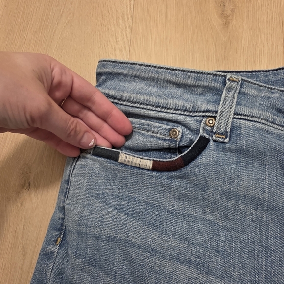 NYDJ Light Wash Stretch Boyfriend Embroidered Mid-Rise Cropped Jeans Size 6 - Picture 3 of 10